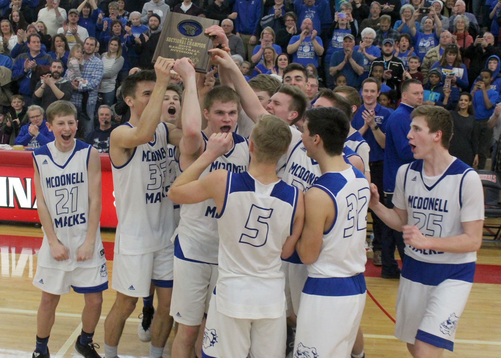 McDonell boys basketball vs Luck at Chi-Hi 3-9-19